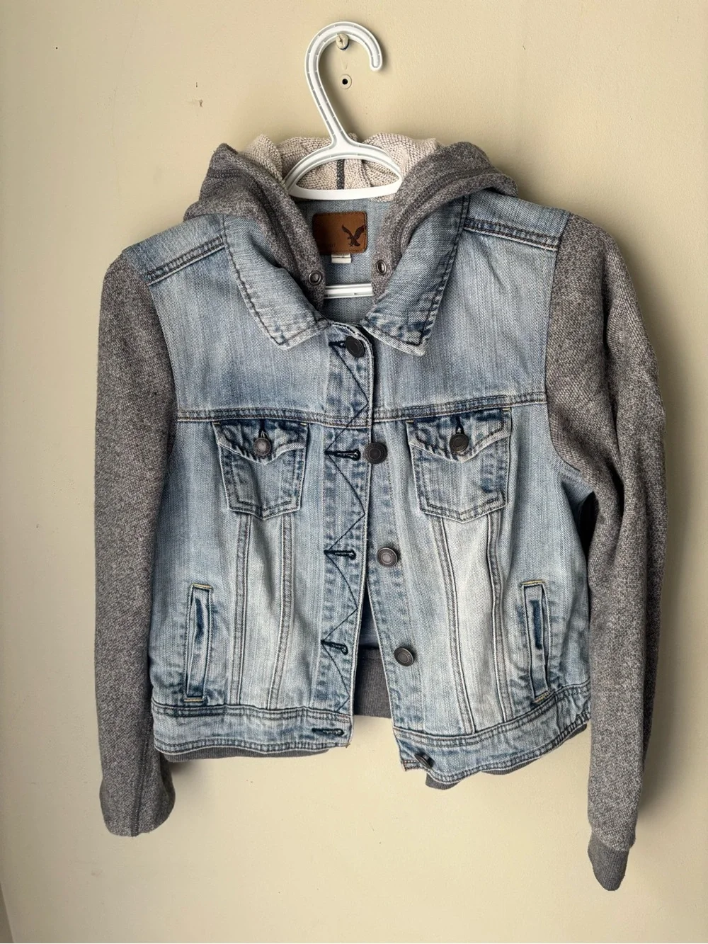 American Eagle Outfitters Light Wash Denim Jacket with Gray Knit Sleeves - Picture 3 of 3